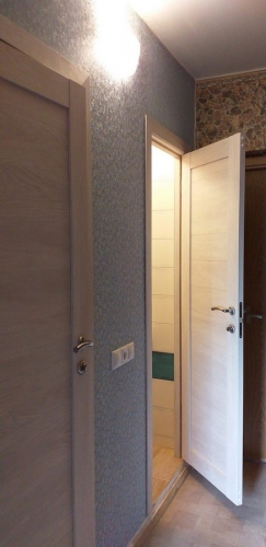 Установка дверей в туалете, ванной 137 серии