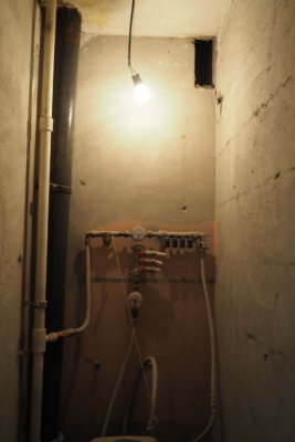 Вентиляционное отверстие в туалете панельного дома 137 серия