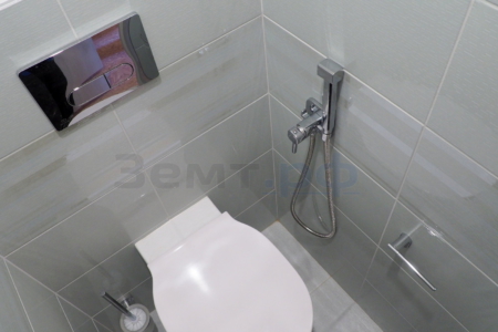 Гигиенический душ в туалете панельного дома 137 серии