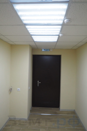 Установка подвесного потолка армстронг и светильников в офисе