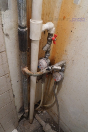 Водопровод в туалете 137 серии до ремонта