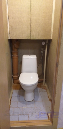 Состояние туалета до ремонта в панельном доме